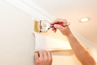 Pose de papier peint à Crouzilles — revêtements muraux et toiles de verre